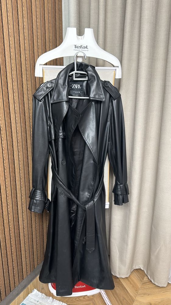 Кожаный плащ от  Zara