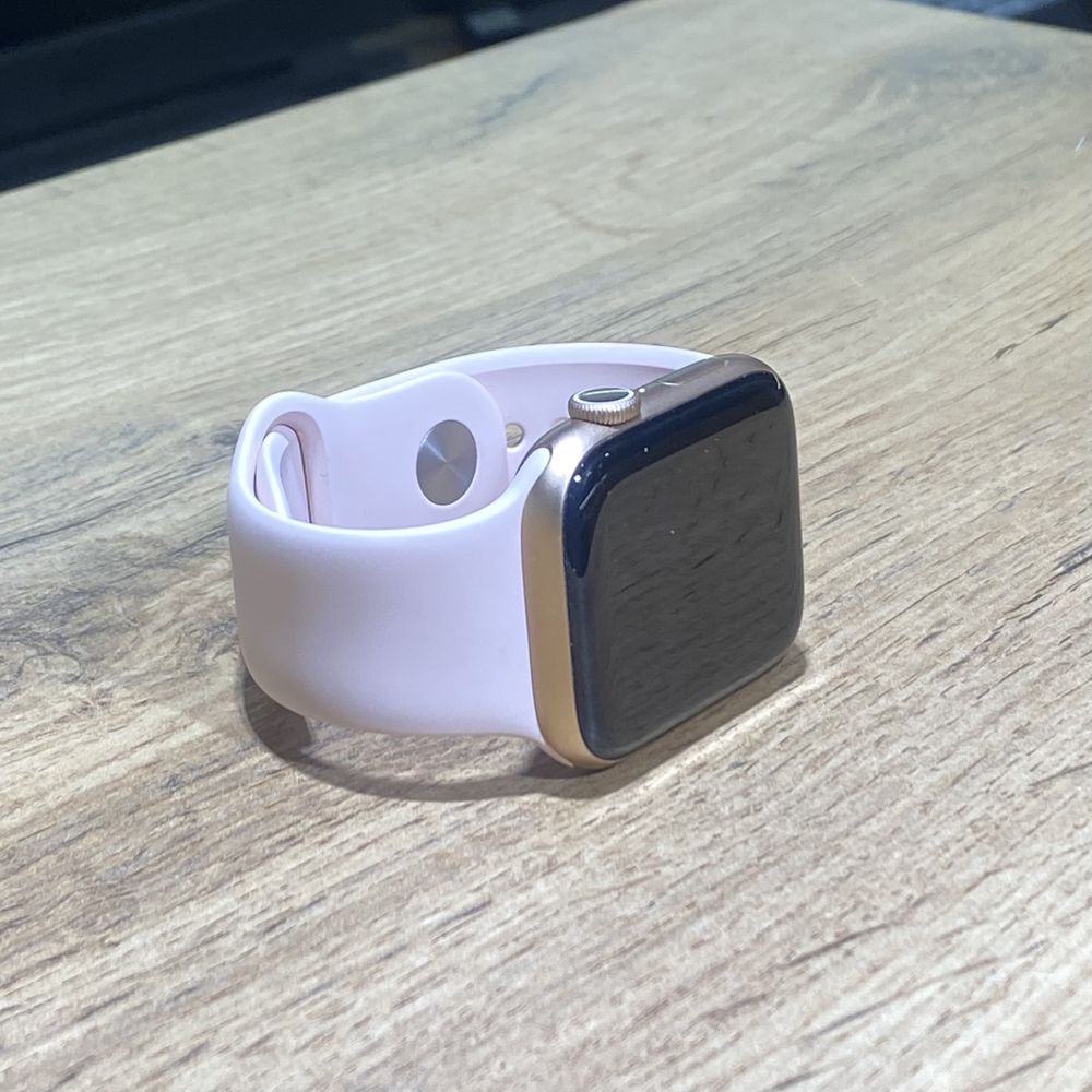 Apple Watch Series 6, 44 mm, Gold, стоит icloud, 9862/A10