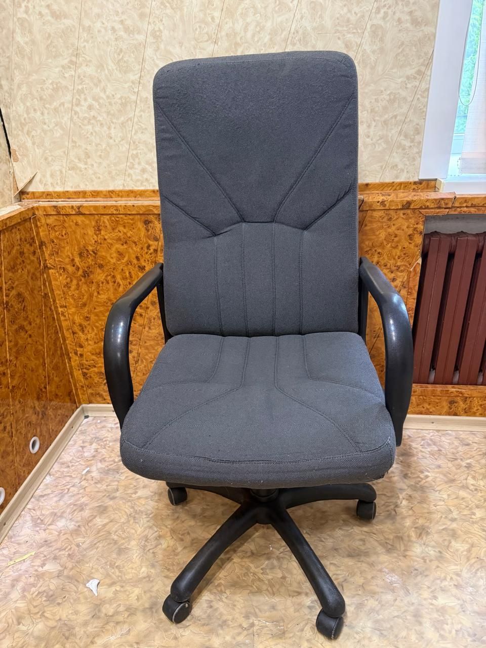 Офисное кресло продам