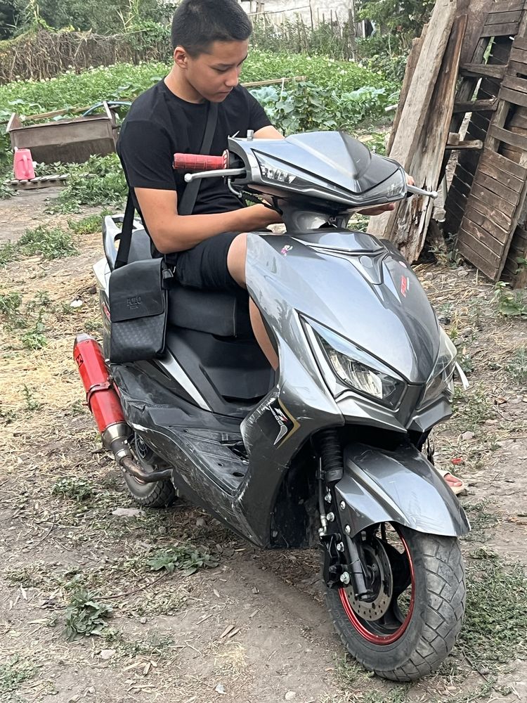 Продам мопед М8 про