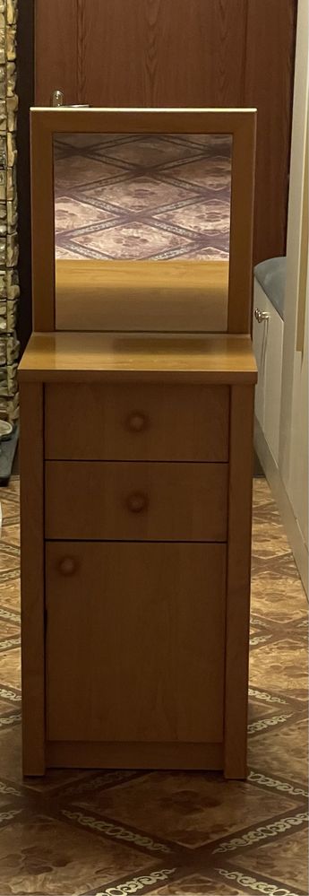 Продам тумбочку с зеркалом  в прихожую