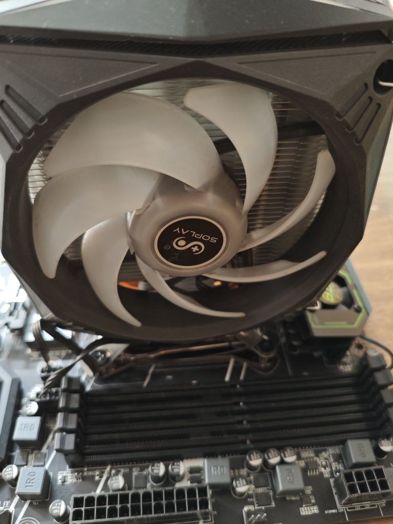 Продам материнскую плату с процессом Xeon  12 ядерный 24 поточный.