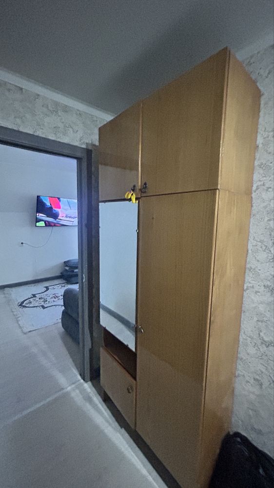 Продается шкаф и стол кухонный