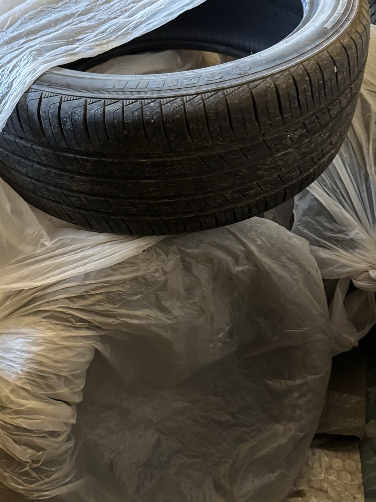 Продам 4 летний резины 255/45R20