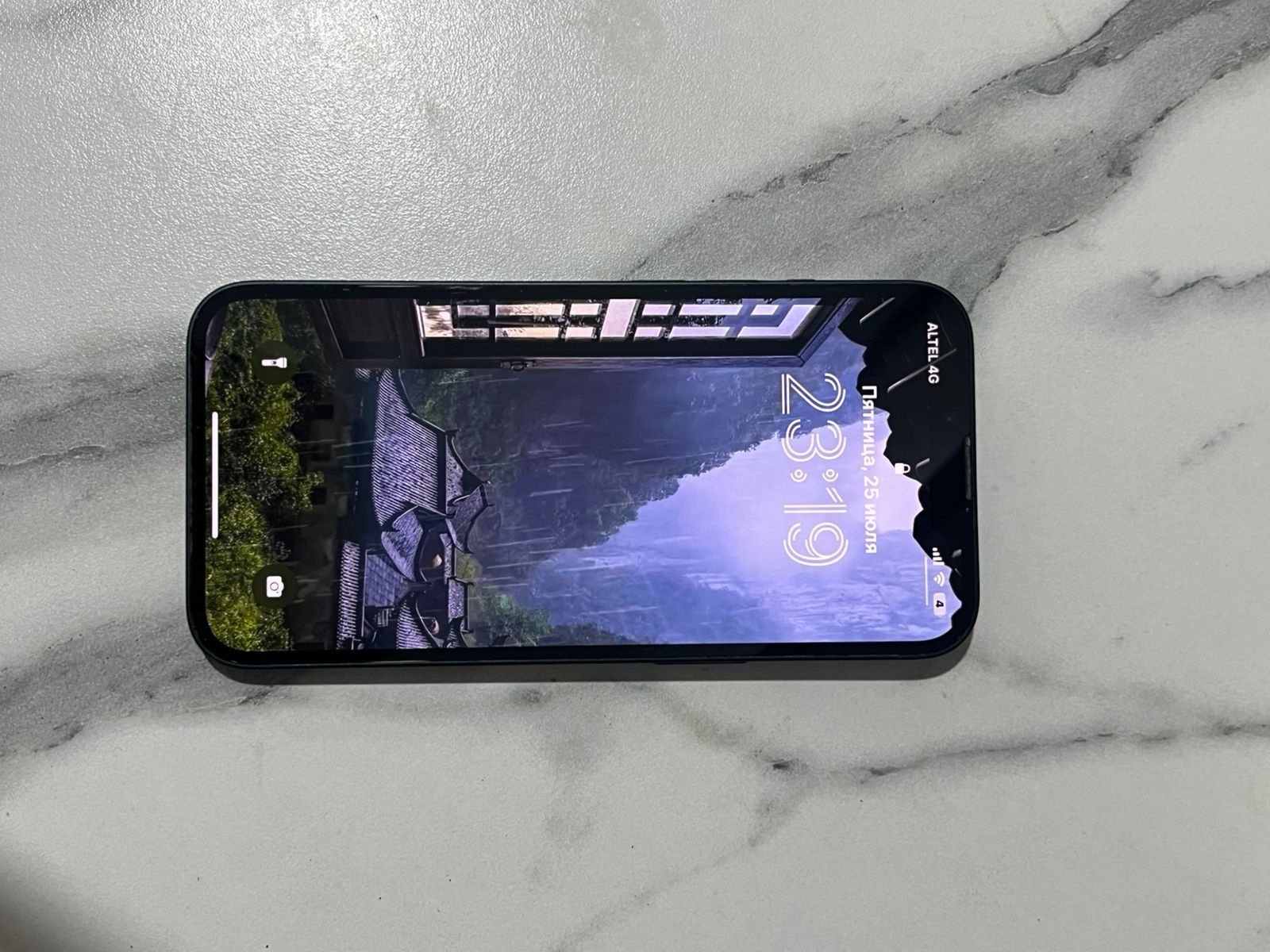 IPHONE 13 очень в хорошем состоянии