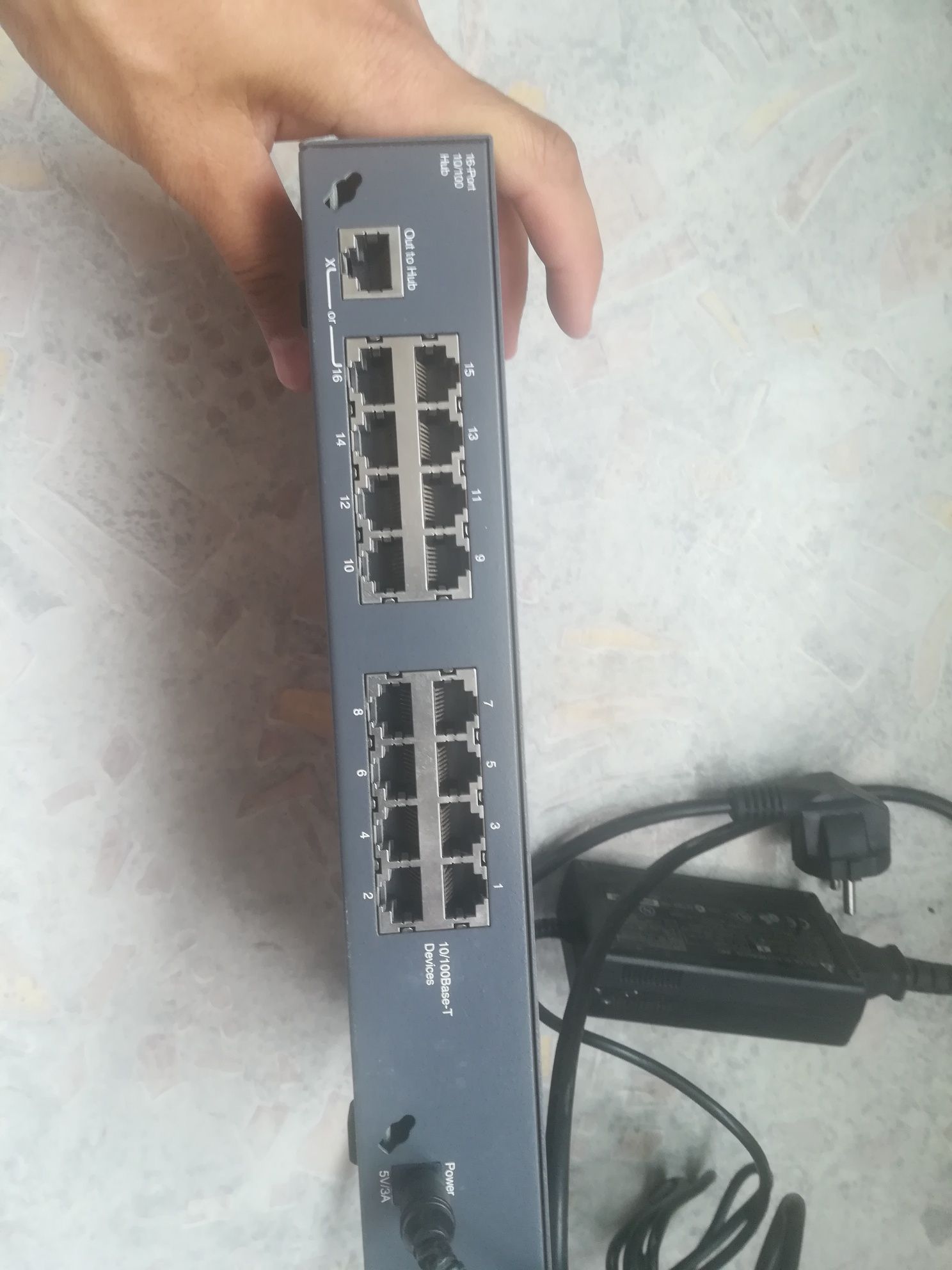 Продам настольный коммутатор intel 16 port inBusines 10/100