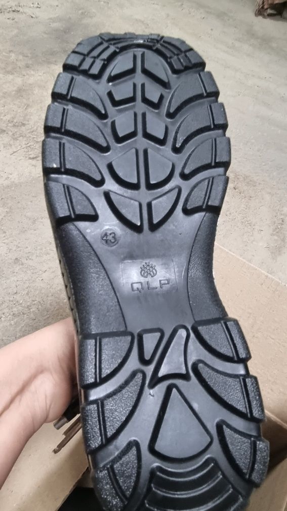 Продам обувь демисезонный
