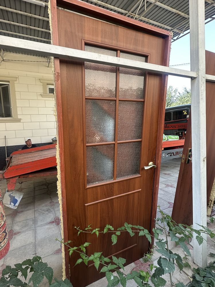 Двери межкомнатные б/у