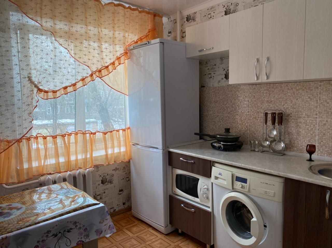 Сдам 1,5ки посуточно, почасова,командир район Центр рынок,Кишка,,