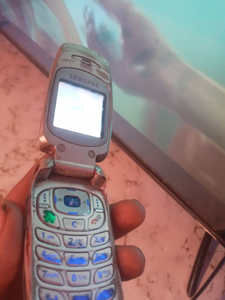 Продам сотовый телефон Samsung