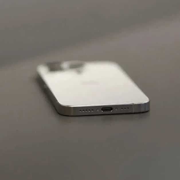 (Хорошее состояние) б/у iPhone 15 Pro Max 512GB (White Titanium)