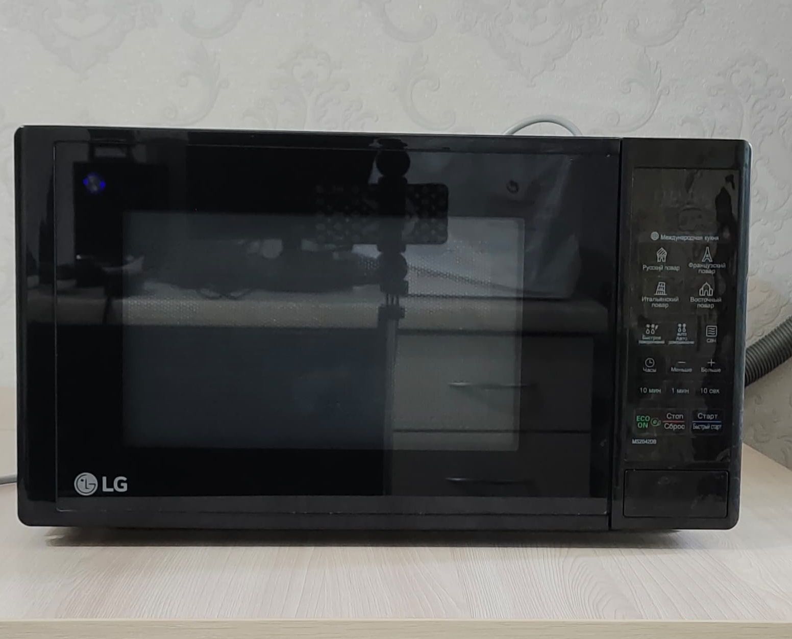 Продам микроволновку  LG