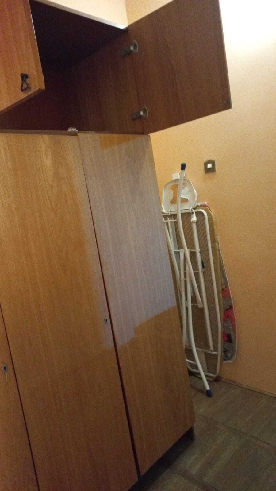 шкаф 3х дверный 2х секционный в отличном состояний