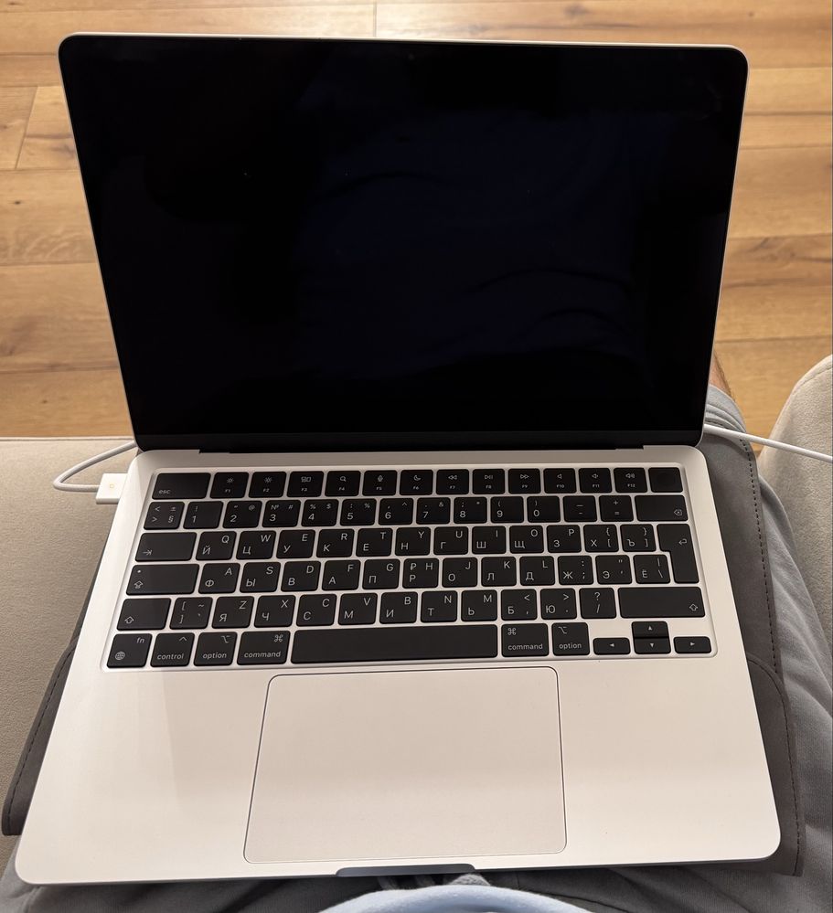 Macbook Air M2 8/256 + magic mouse black (новый)