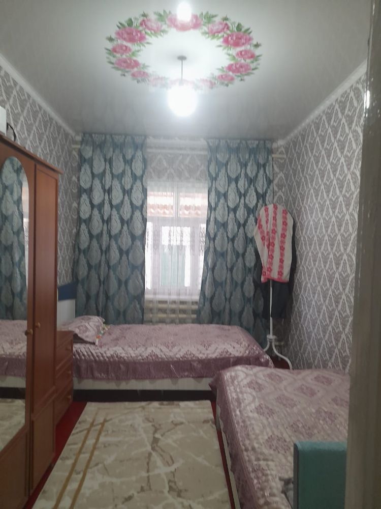 Үй сатылады.