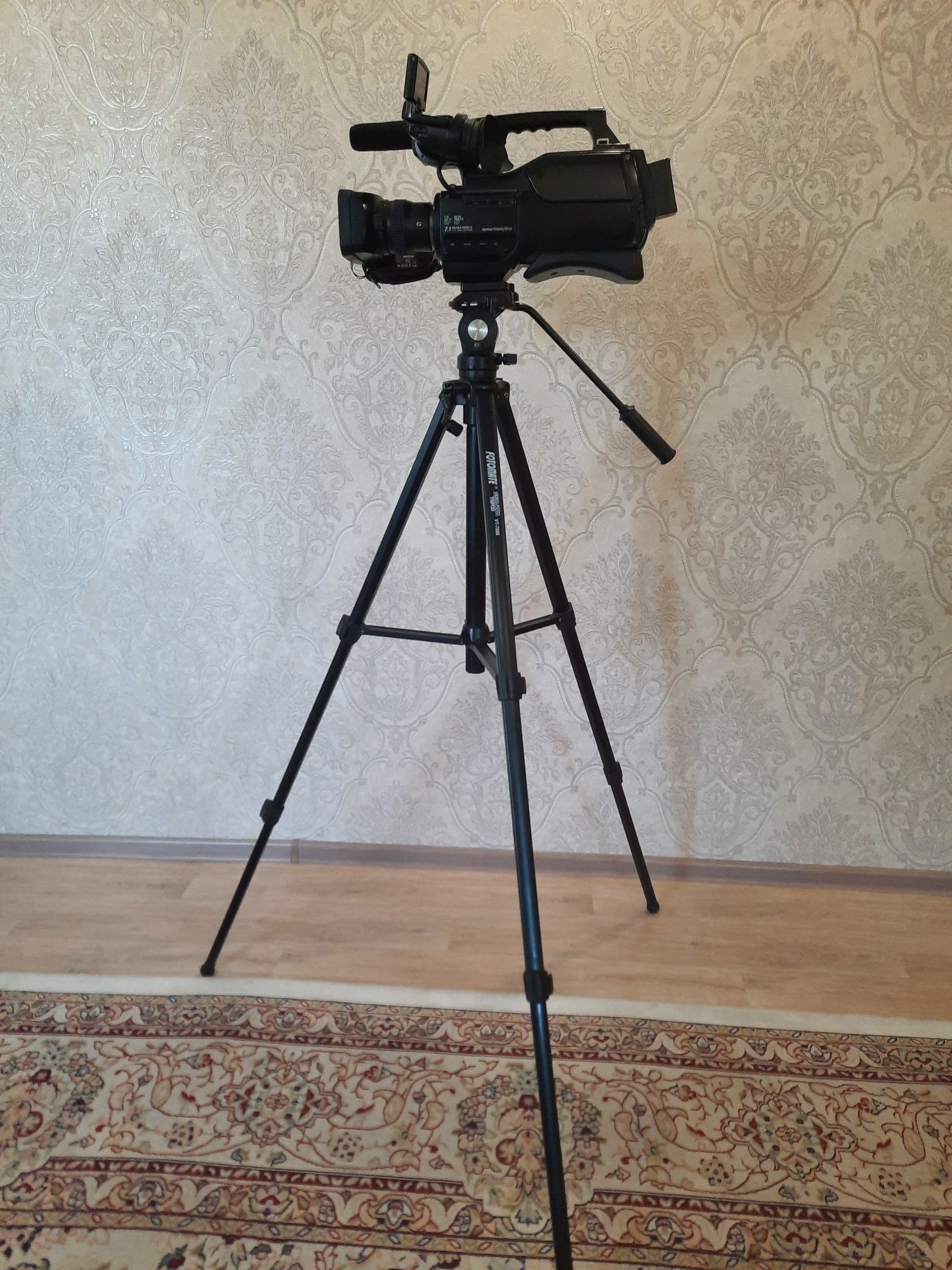 Видеокамера сони HXR-MC 1500