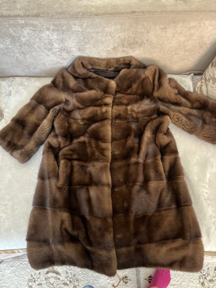 Продам чистую норковую шубу