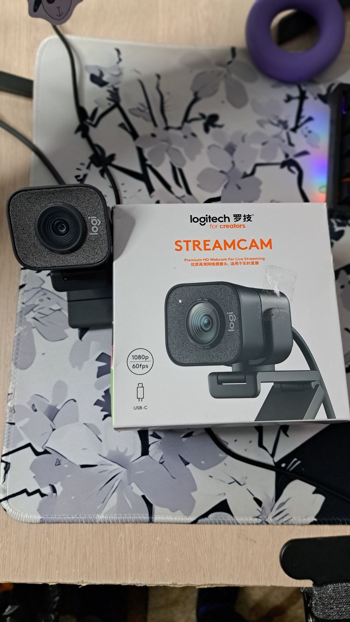 Продаю Logitech streamcam веб камера