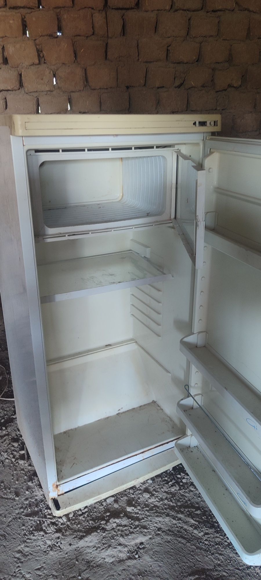 Продам Б/у холодильник, микроволновка, полуавтомат