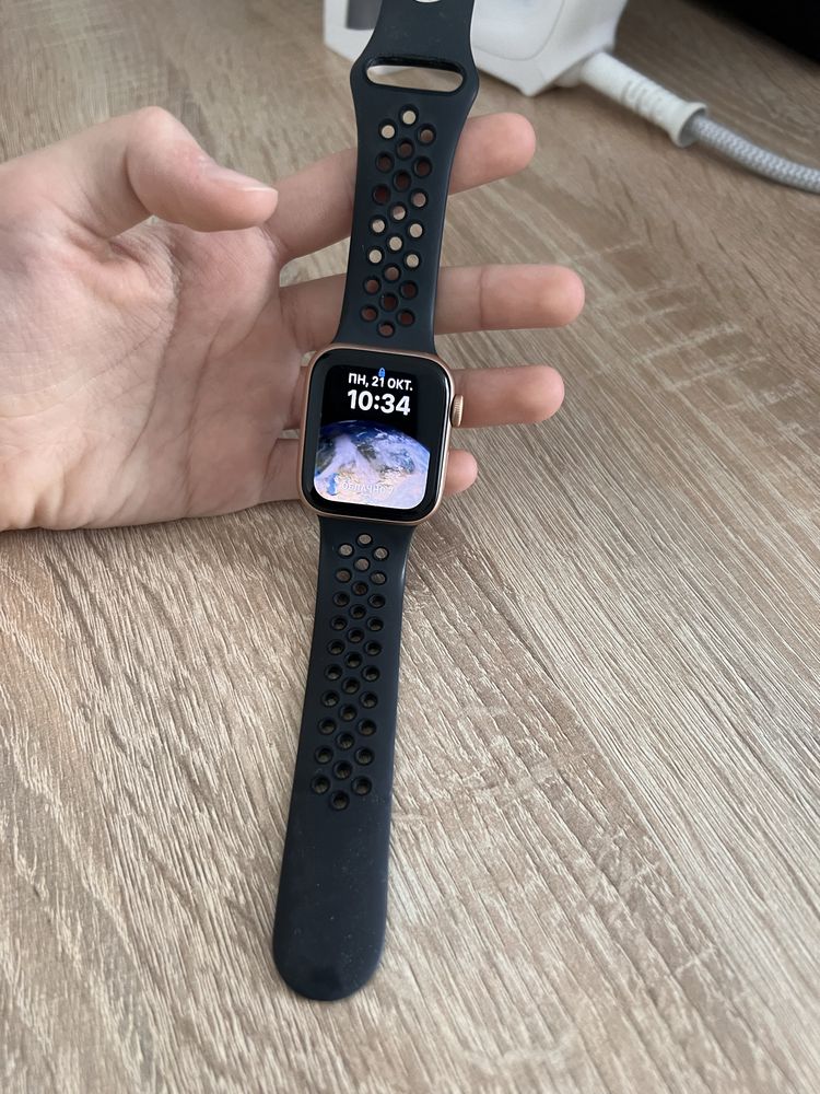 Apple Watch SE 40 мм