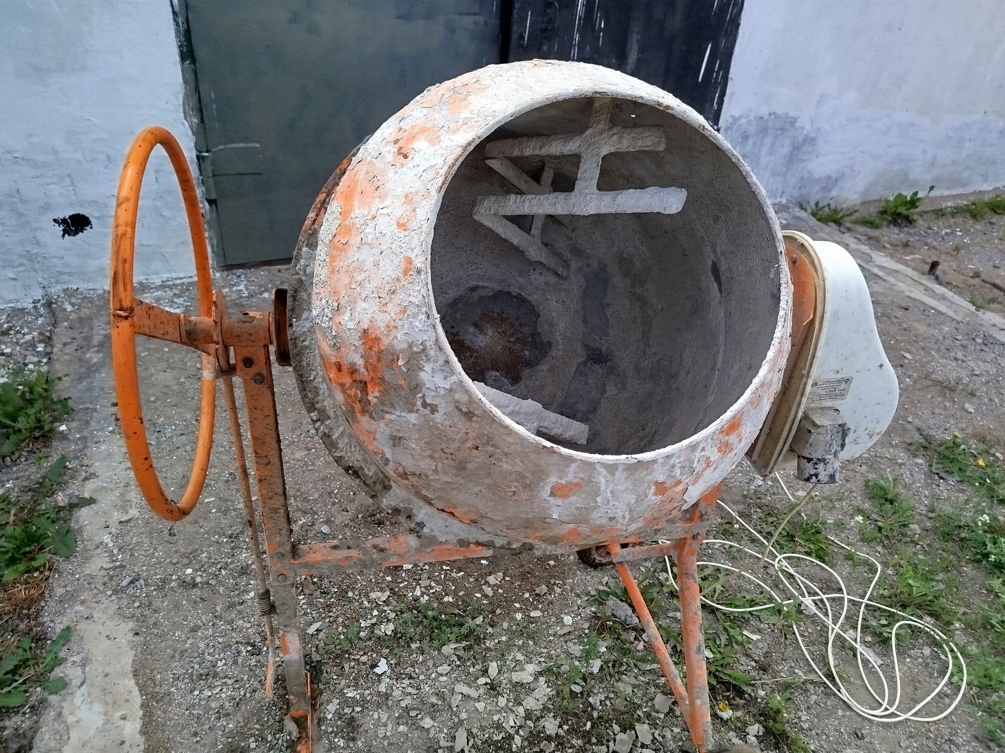 Шахтинск продам бетономешалку 170 л.