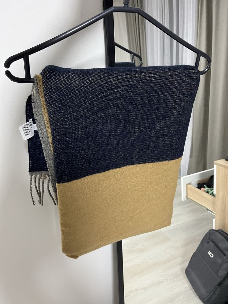 Теплые шарфы-пончо UNIQLO