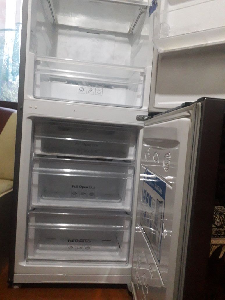 Холодильник Samsung