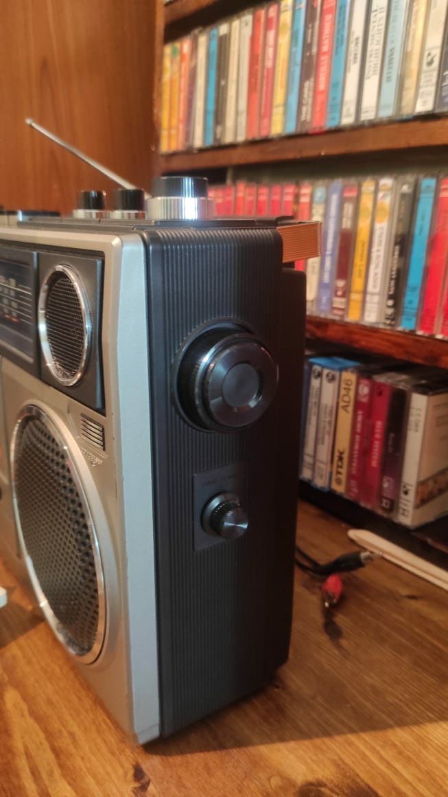 Кассетная магнитола  SANYO M 9930 LU