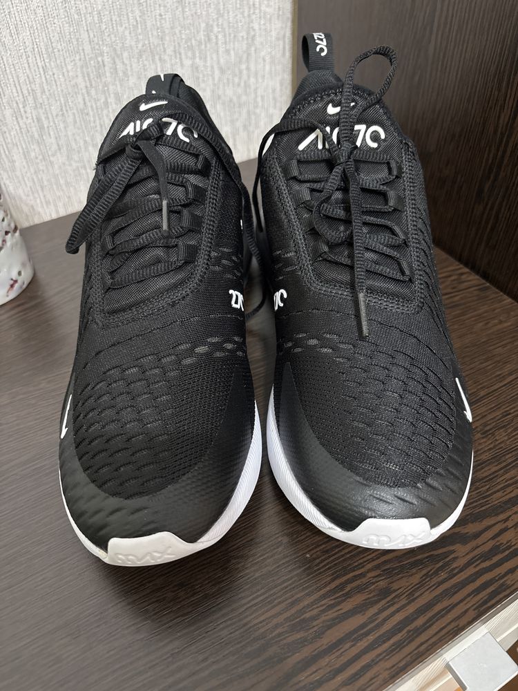 Продаю кроссовки Nike новые