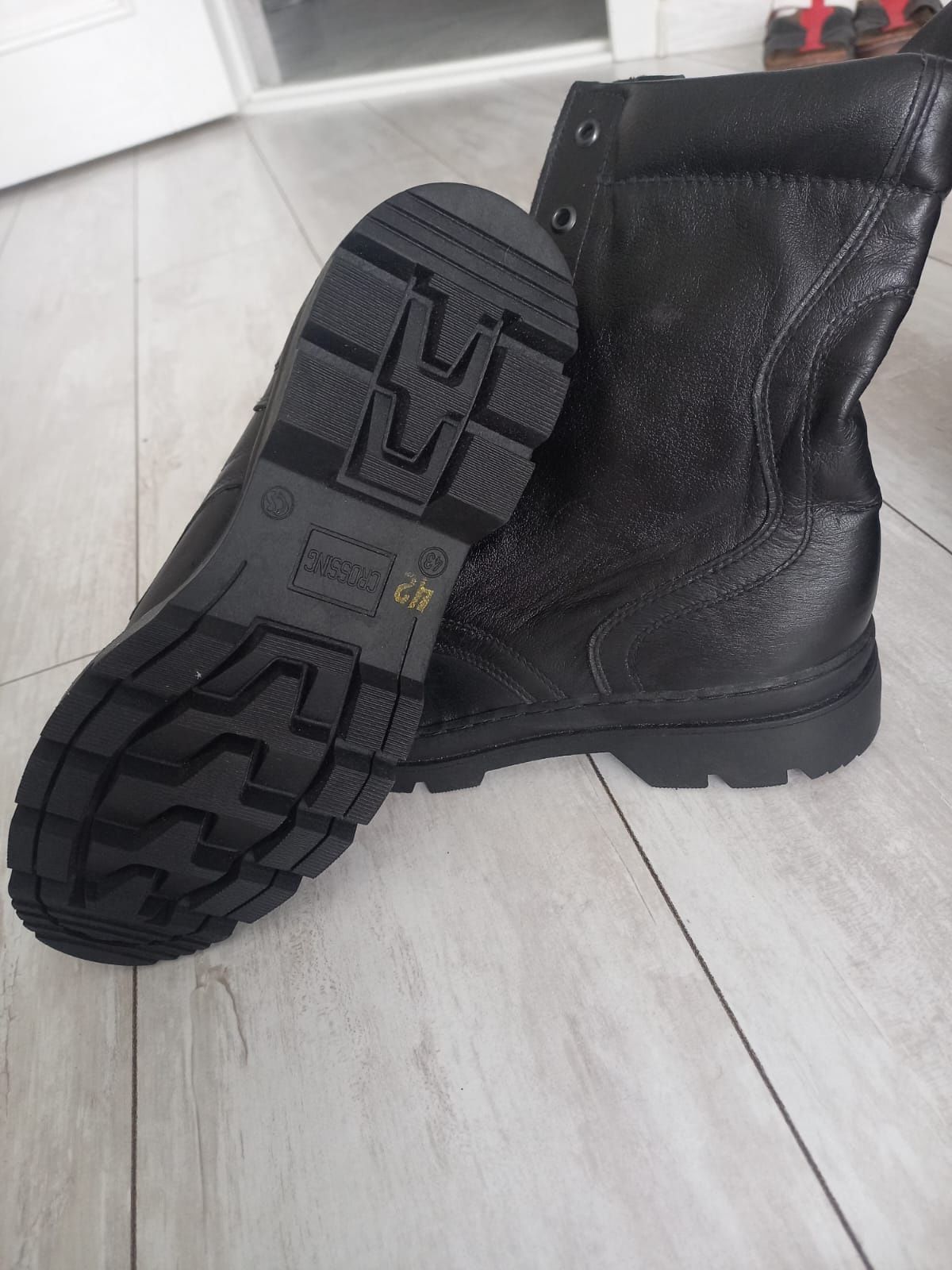 Продам берцы новые