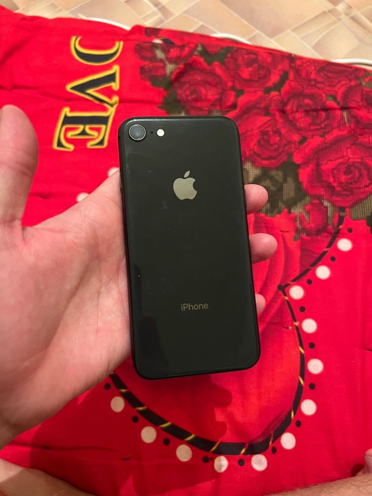 Iphone 8 64гб.