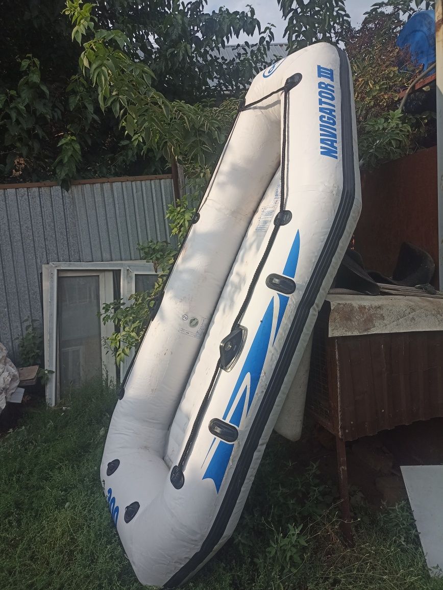 Надувная лодка Navigator