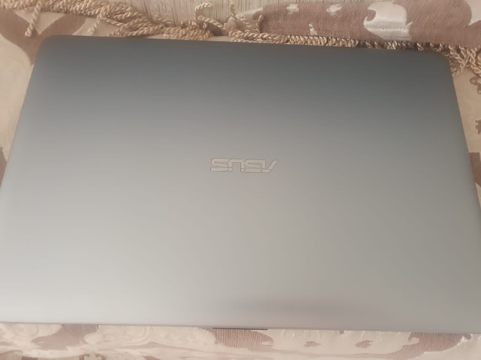 Продам современный офисный ноутбук Asus