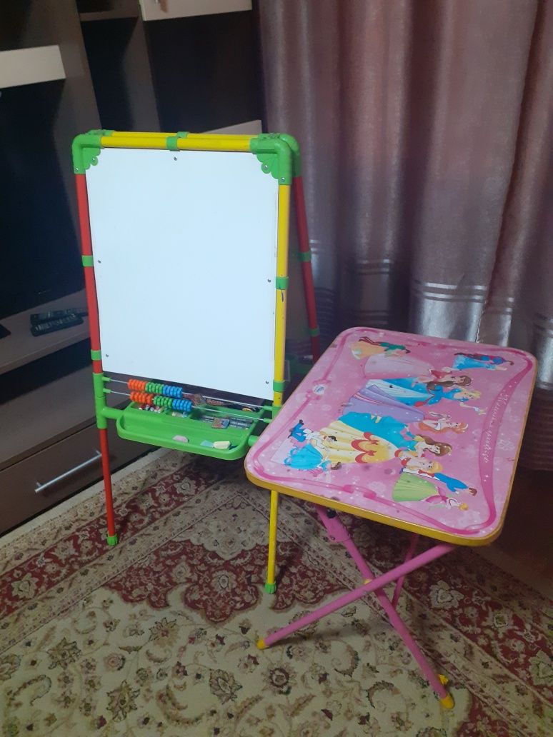 Мальберт и столик