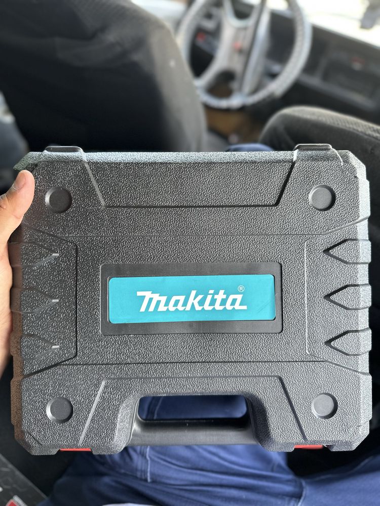 Шуруповерт Makita