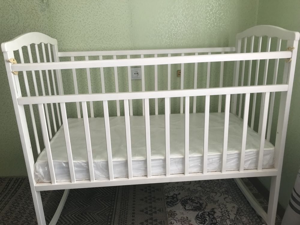 Продам манеж с новым матрасом+бортики в подарок