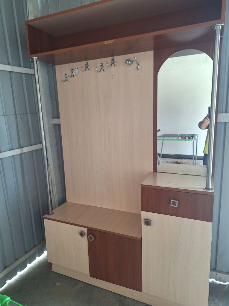 Продам прихожую в хорошем состояний