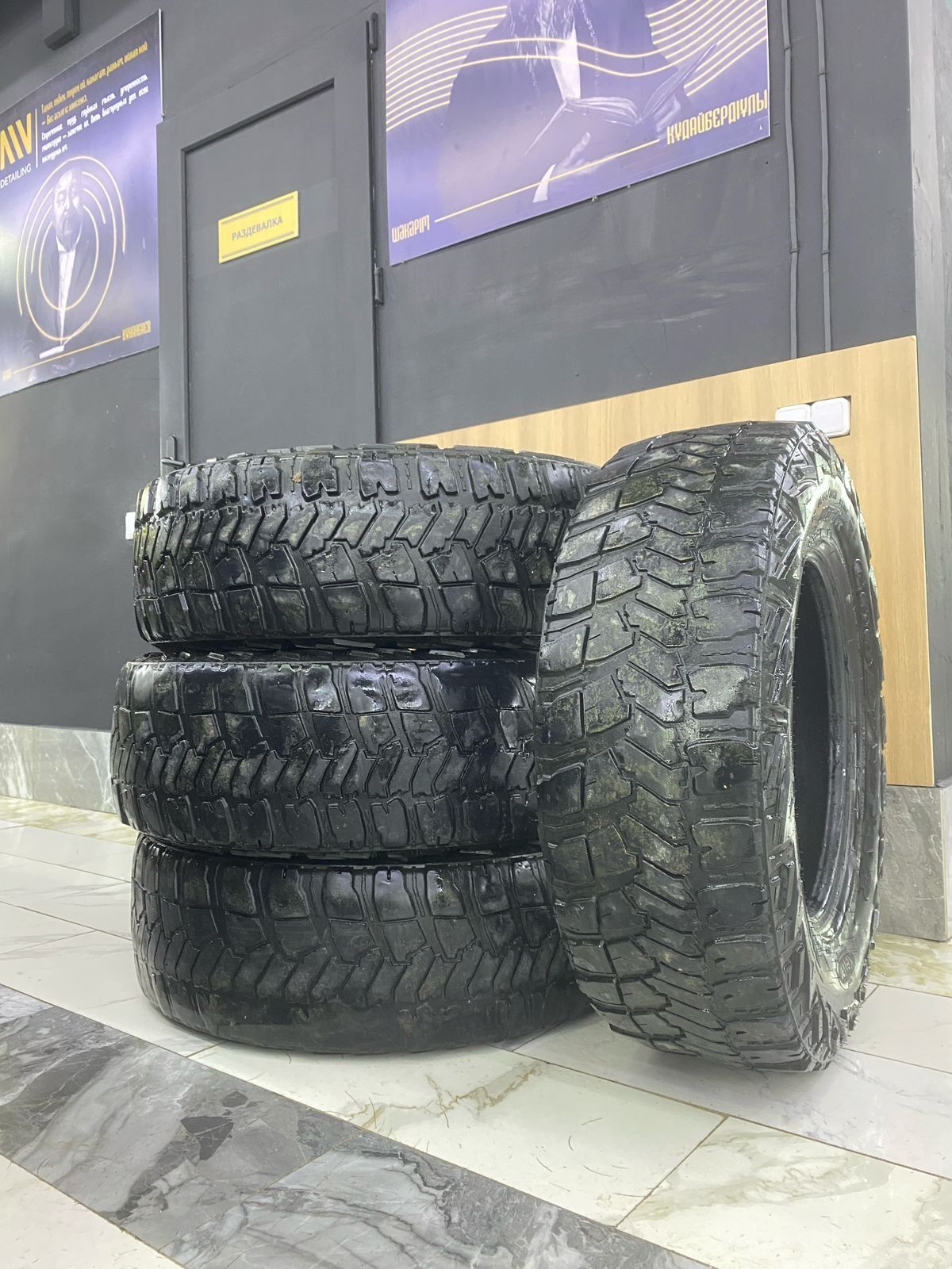 Покрышка LT265/70R17