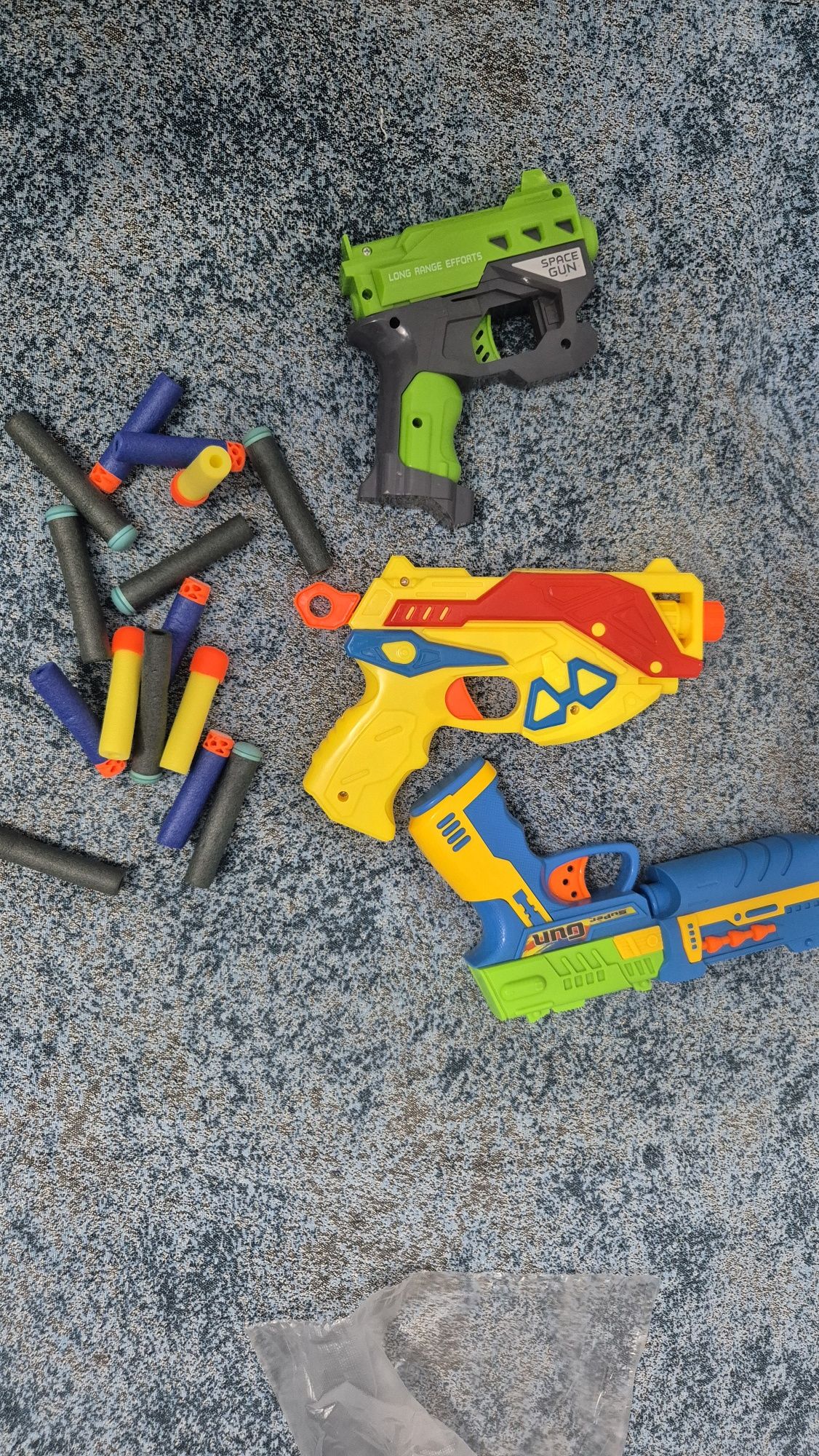 Продаю игрушечные пистолетики