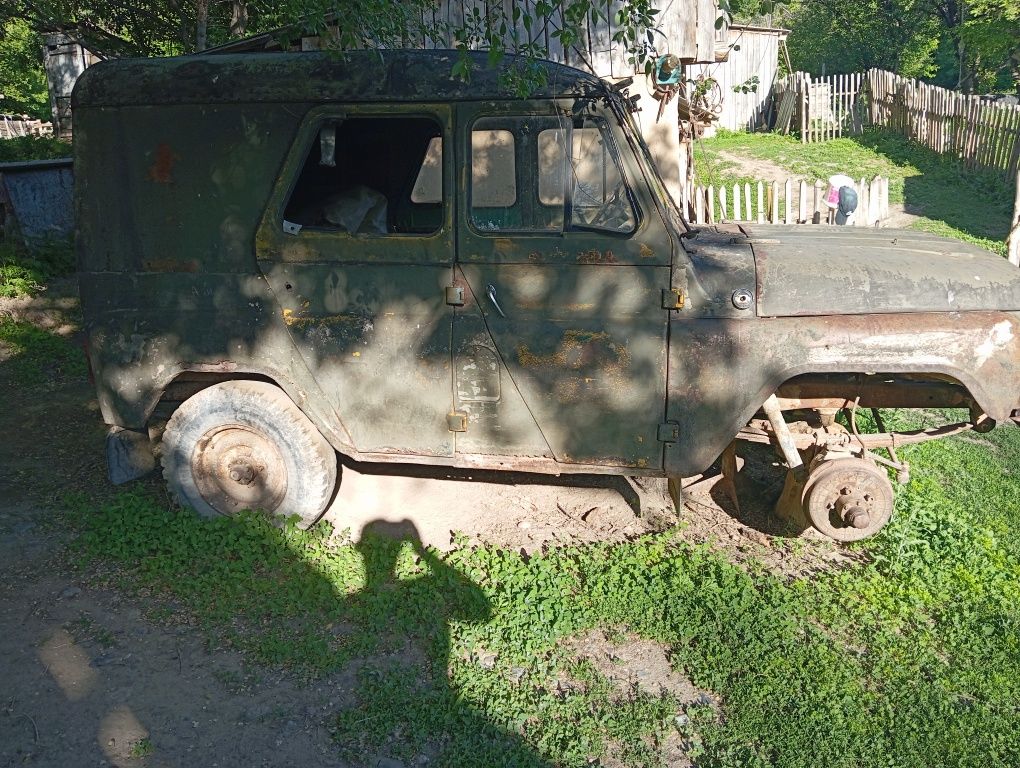 Продам два Уаза 469