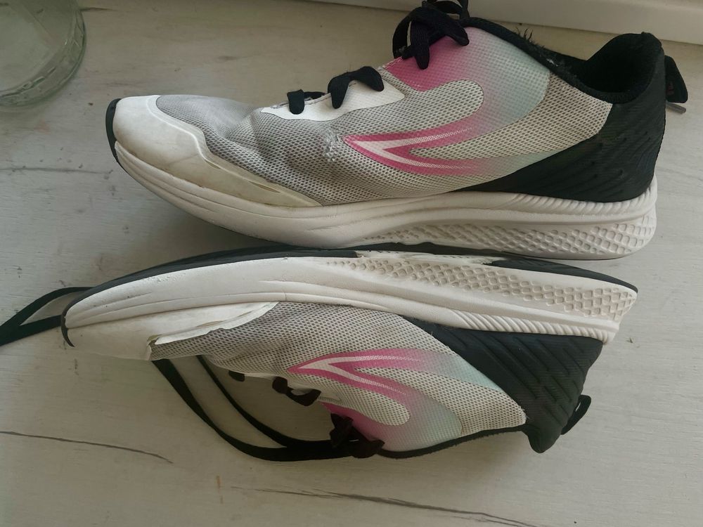 Продам кроссовки Fila