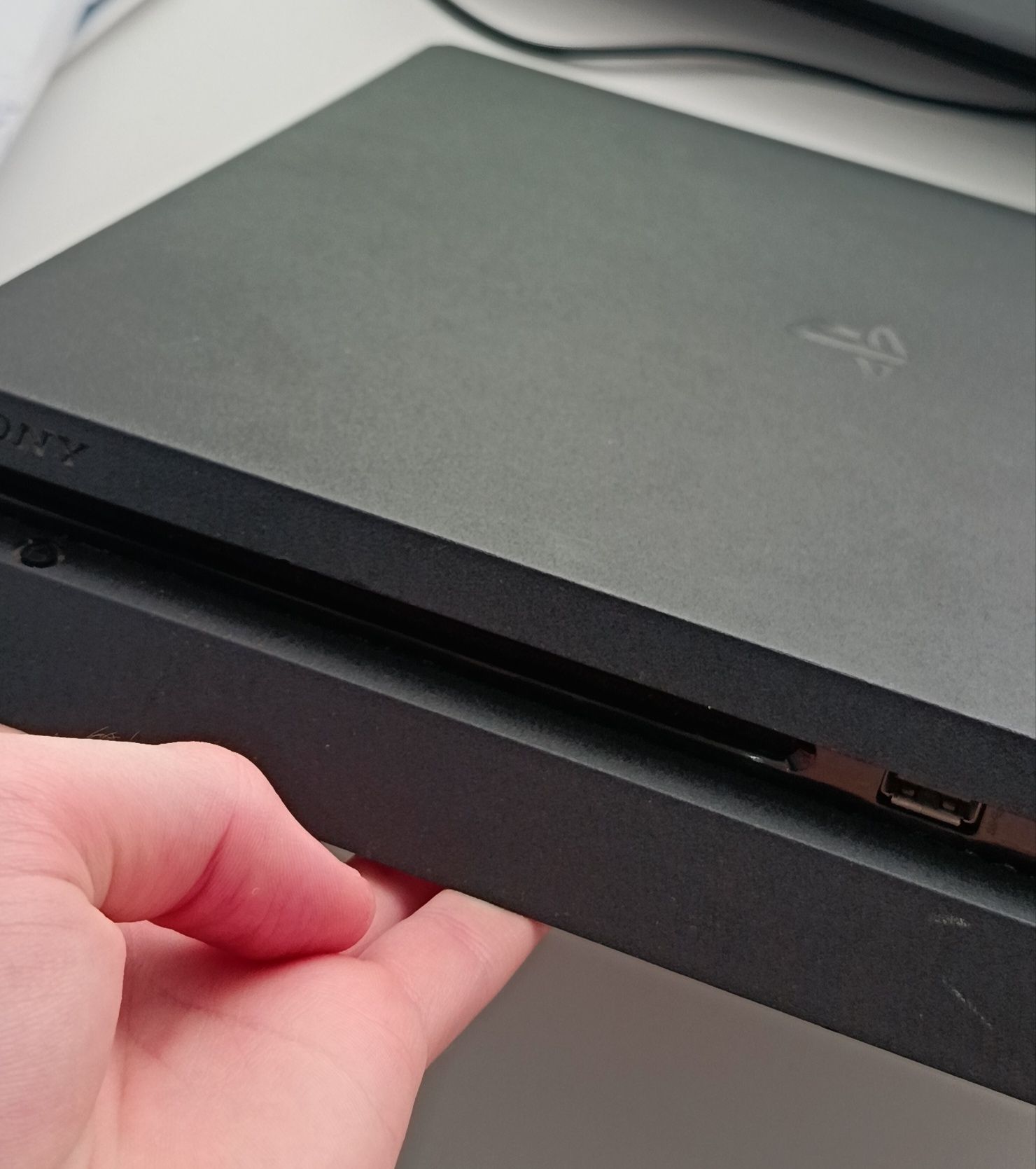 Плейстейшен 4 slim