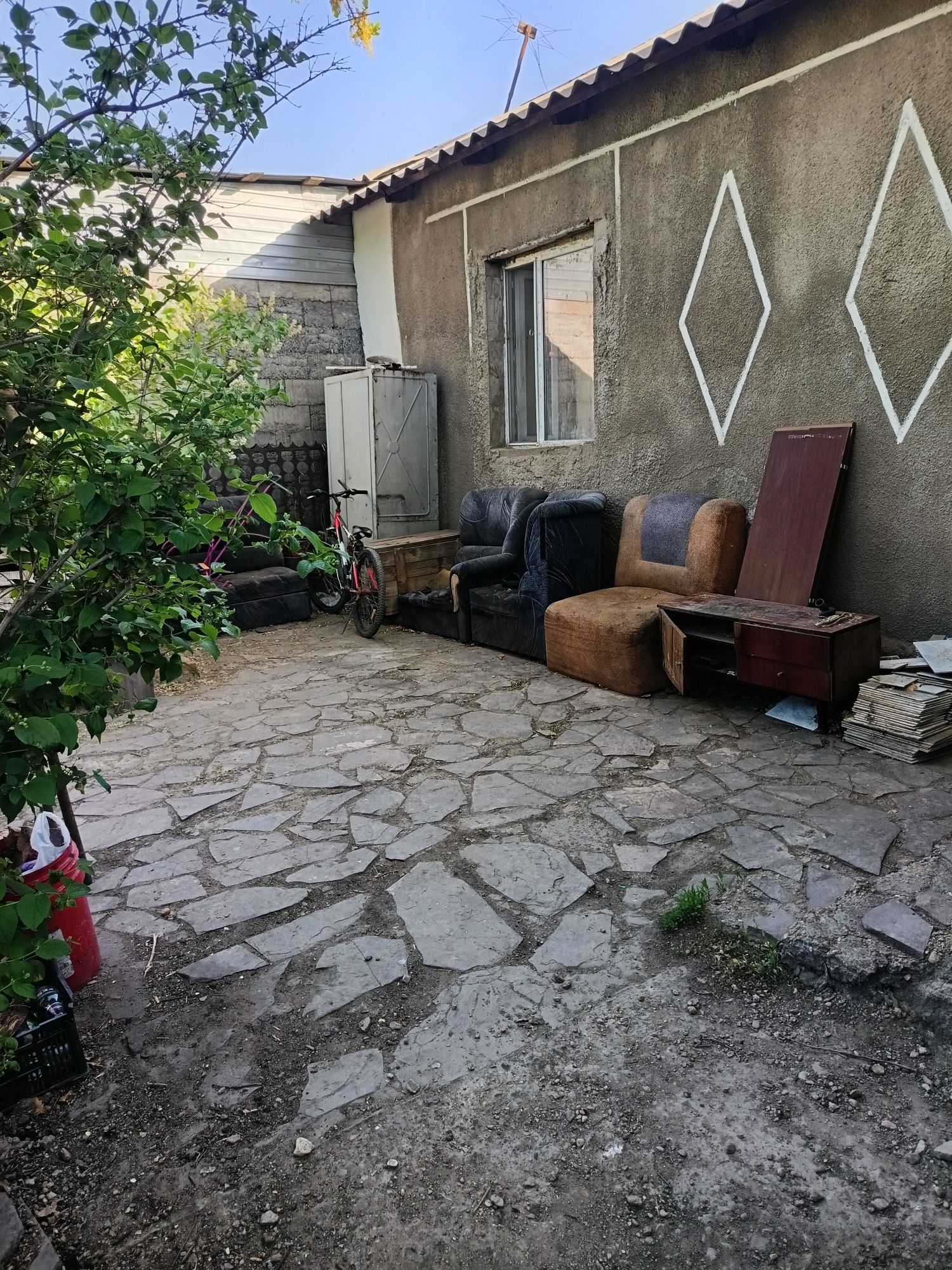 обменяю 3х комнатный каттедж на квартиру