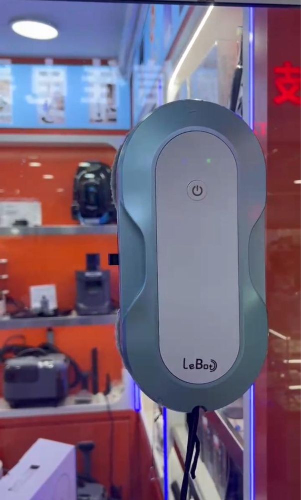 Робот-мойщик окон LeBot