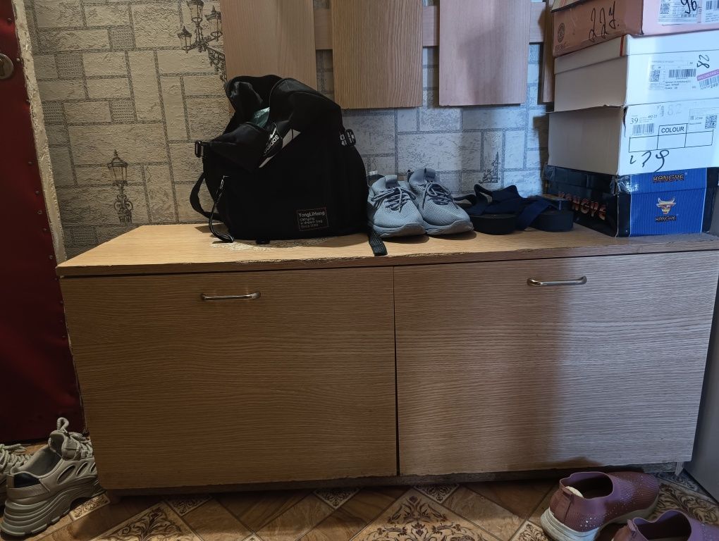 Продам прихожую мебель