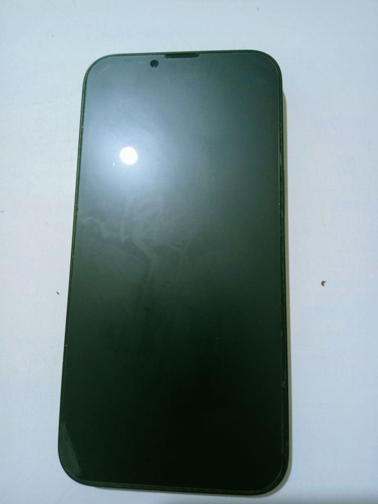 iPhone 13 в отличном состоянии