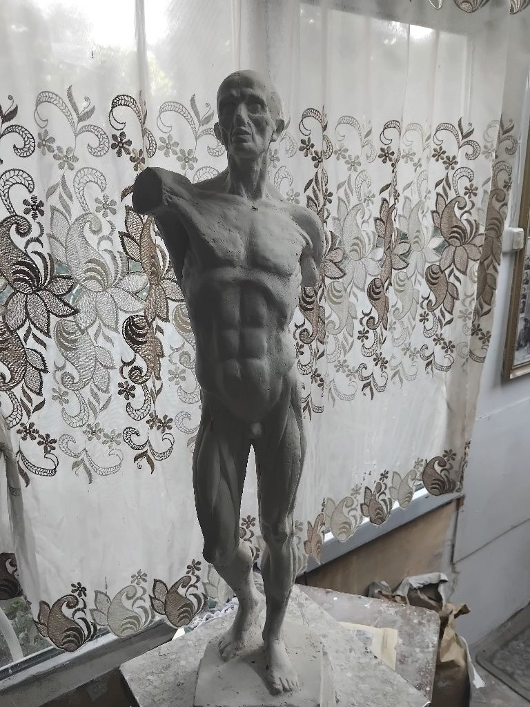Скульптуры, бюсты, статуи.