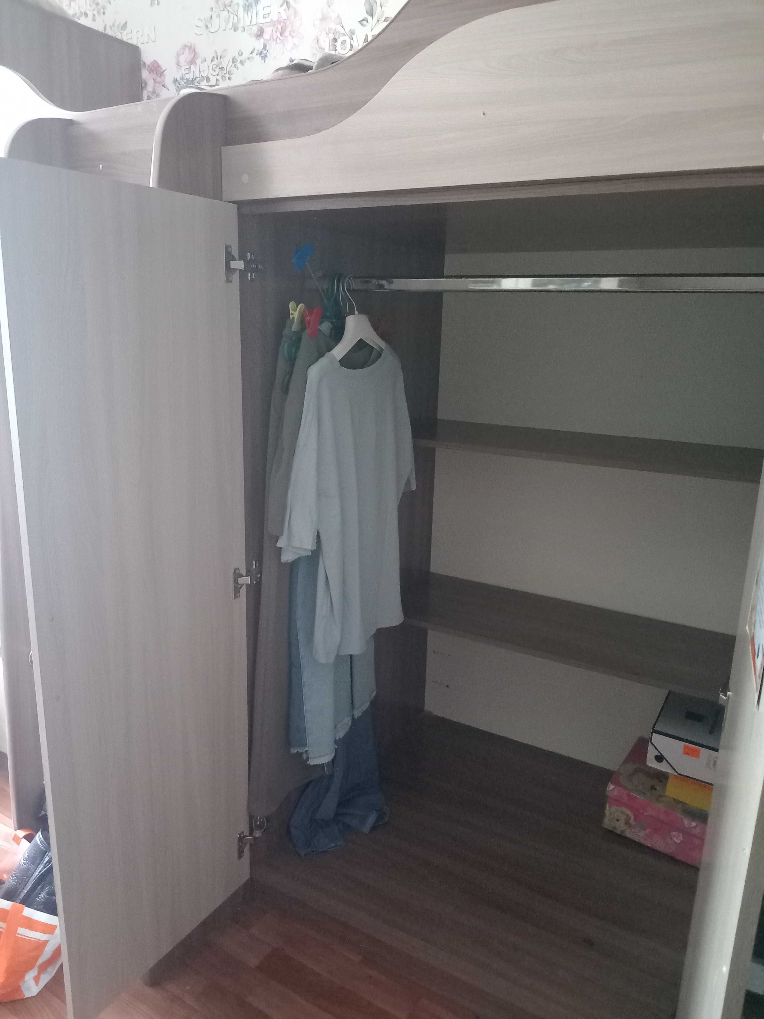 Продам двухъярусную кровать