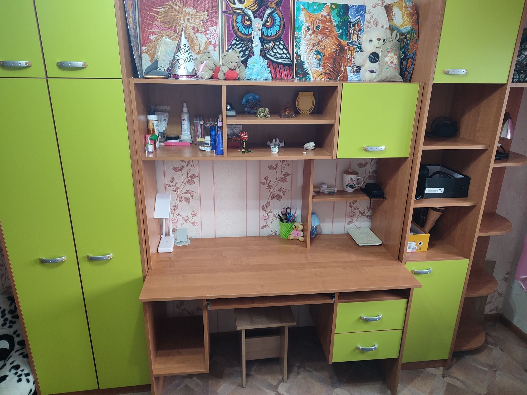 Продам ученическую стенку