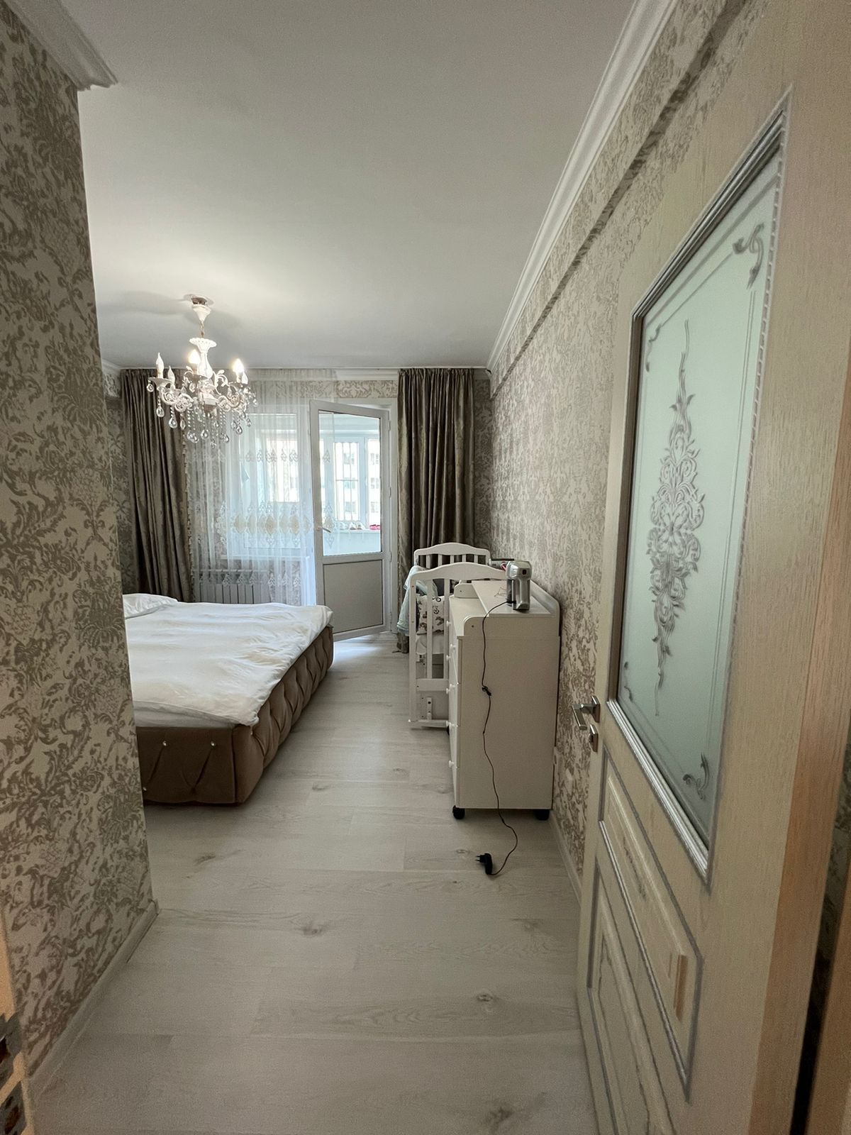 Трешка в микрорайоне Сарыарка , 80 квадратов , 2 сануазла, 2 балкона